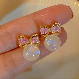 🆕 Elegant Bowknot & Faux Pearl “Minnie” Stud Earrings - Luxurious Zinc Alloy